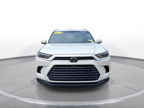 Used 2024 Toyota Grand Highlander AWD image 3