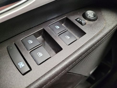 Used 2017 Chevrolet Equinox Premier w/ Enhanced Convenience Package image 27