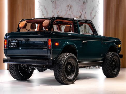 Used 2025 Ford Bronco Badlands image 4