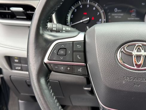 Used 2021 Toyota Highlander XLE AWD/4WD image 17