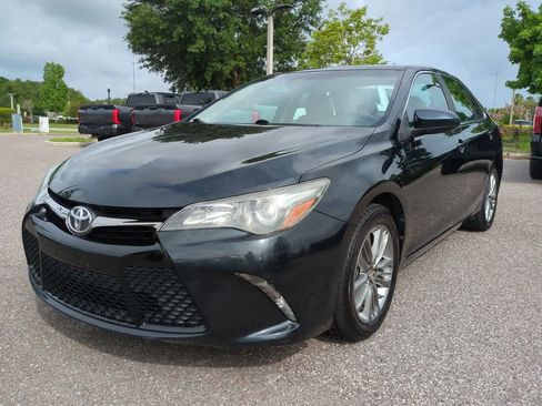 Used 2015 Toyota Camry SE FWD image 2
