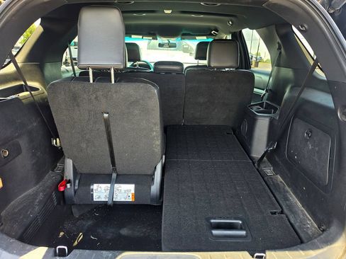 Used 2016 Ford Explorer XLT w/ Equipment Group 202A AWD/4WD image 8