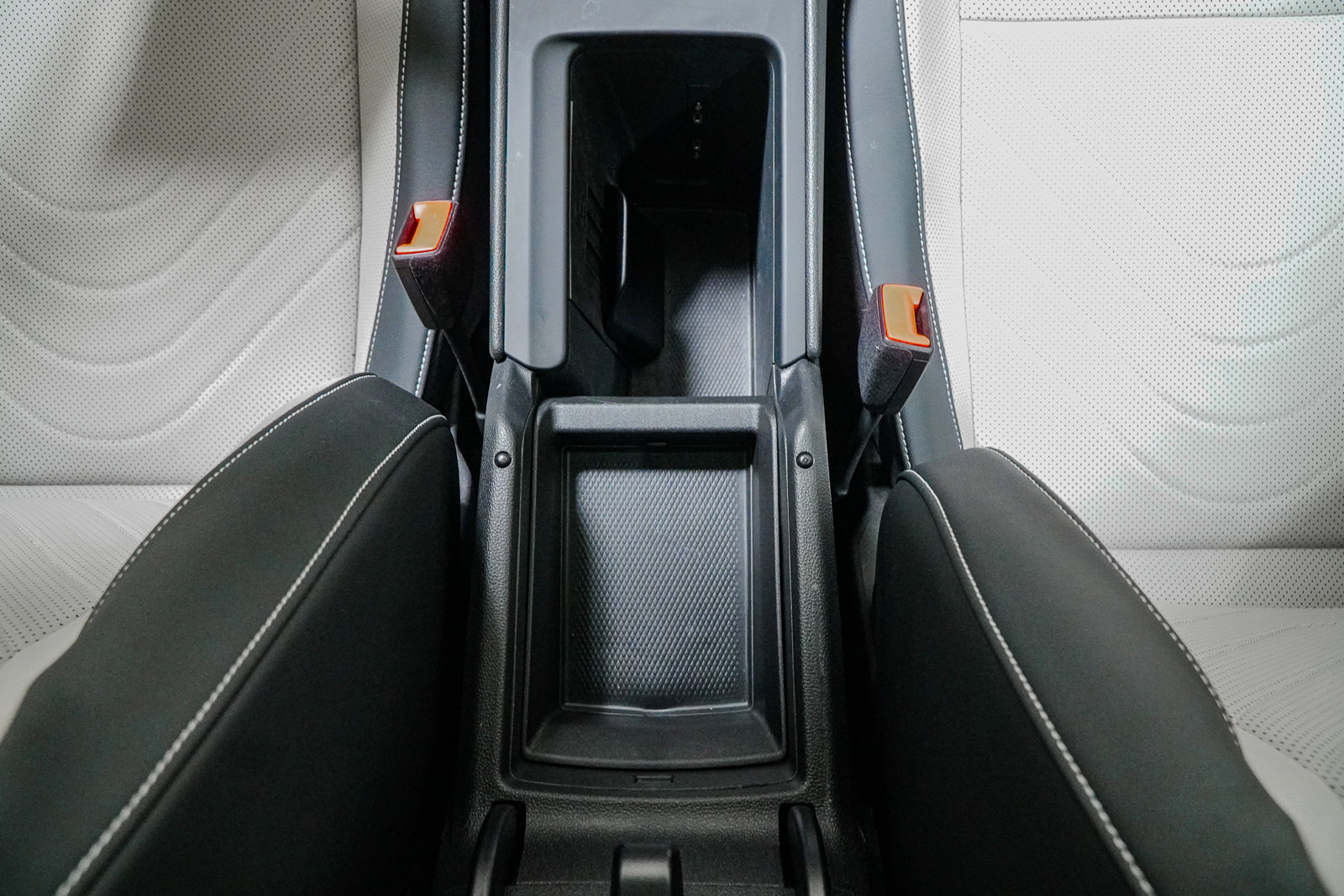 Used 2025 Volkswagen Tiguan SE AWD/4WD image 38