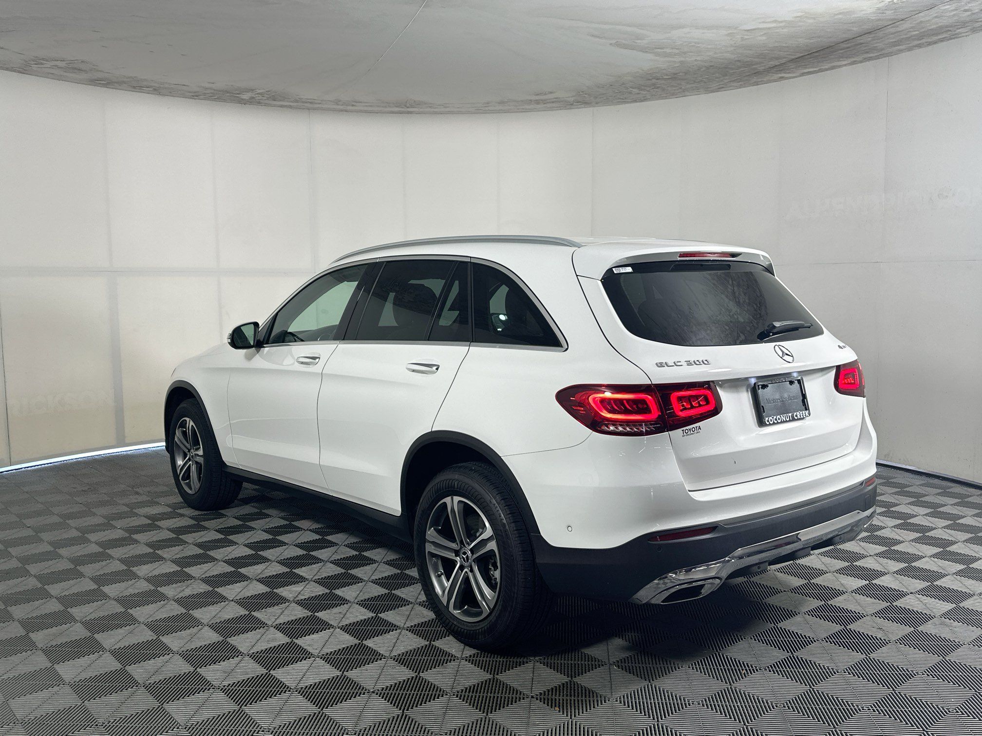 Used 2021 Mercedes-Benz GLC 300 4MATIC image 5