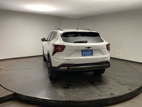 Used 2025 Chevrolet Trax ACTIV FWD image 5