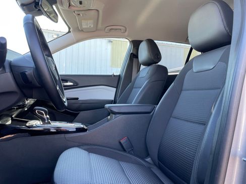 Used 2025 Chevrolet Trax LT w/ LT Convenience Package image 27