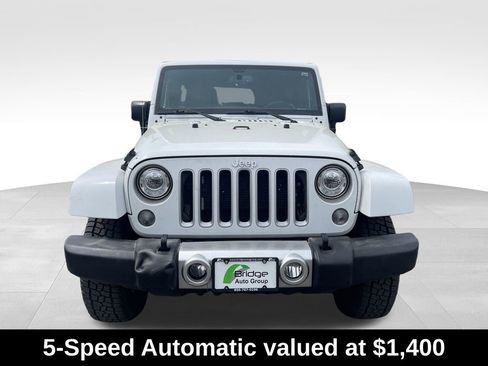 Used 2017 Jeep Wrangler Unlimited Sahara w/ Connectivity Group AWD/4WD image 2