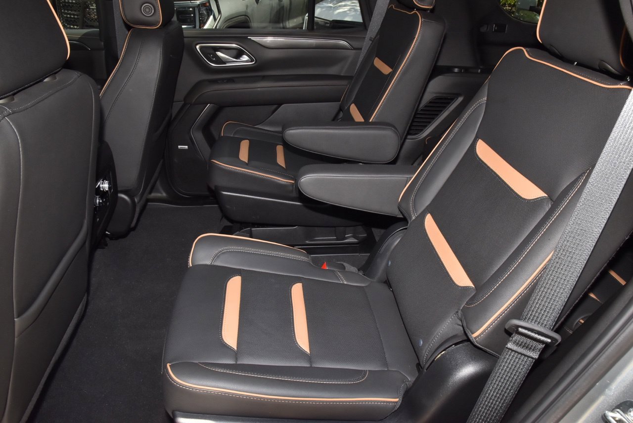 Used 2024 GMC Yukon AT4 w/ Technology Package AWD/4WD image 14