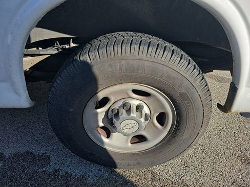 Used 2014 Chevrolet Express 2500 image 8