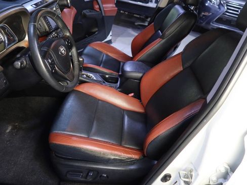 Used 2014 Toyota RAV4 Limited image 19