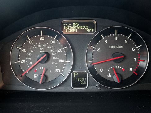 Used 2011 Volvo V50 T5 image 21