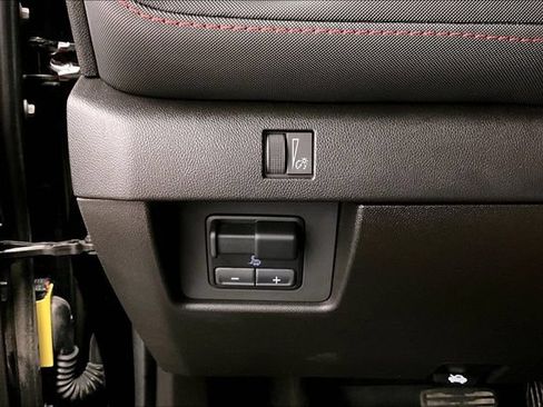 Used 2024 Chevrolet Colorado Z71 w/ Z71 Convenience Package 2 AWD/4WD image 36