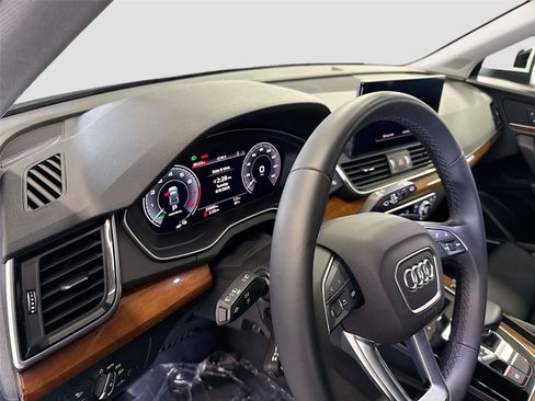 Used 2024 Audi Q5 e Premium Plus w/ Premium Plus Package AWD/4WD image 9