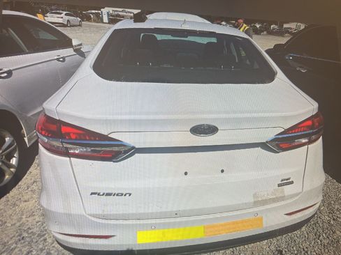 Used 2020 Ford Fusion SE image 9