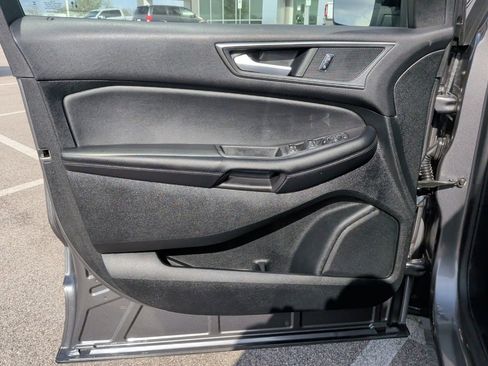 Used 2022 Ford Edge SE w/ Black Appearance Package image 10