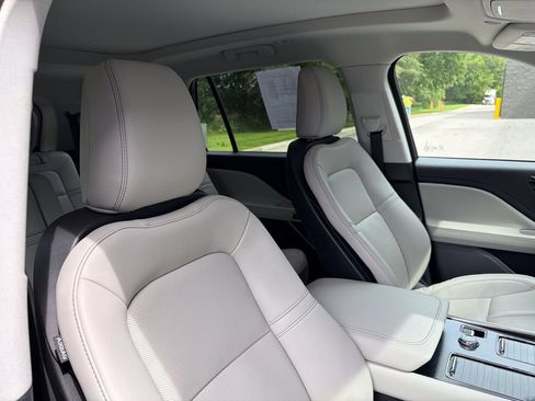 Used 2026 Lincoln Aviator AWD image 27