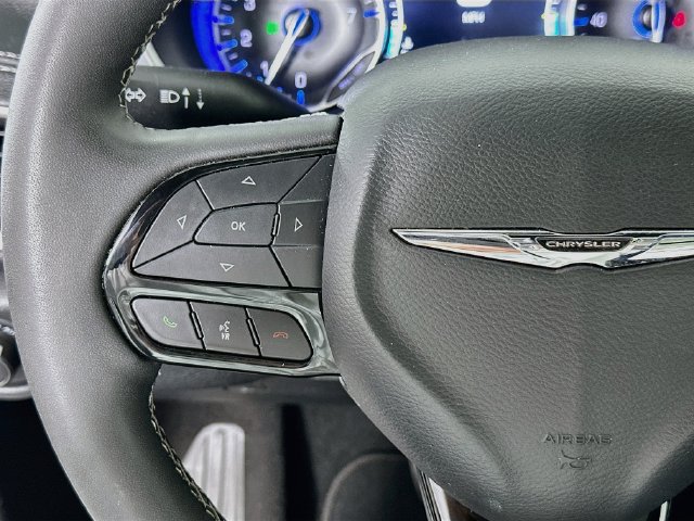 Used 2025 Chrysler Pacifica Limited FWD image 24