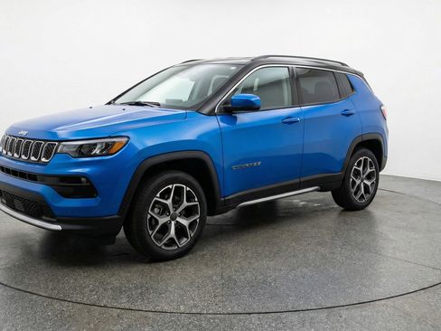 Used 2025 Jeep Compass Limited AWD/4WD image 3