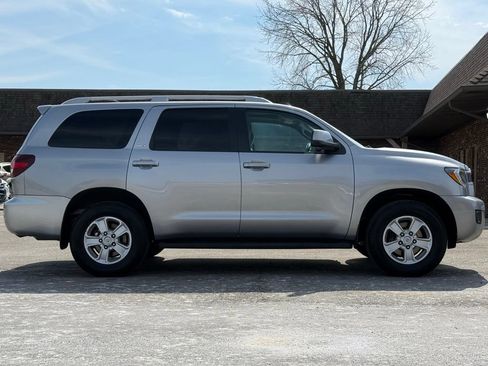 Used 2019 Toyota Sequoia SR5 AWD/4WD image 6
