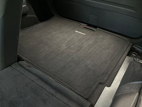 Used 2025 Nissan Rogue SV image 17