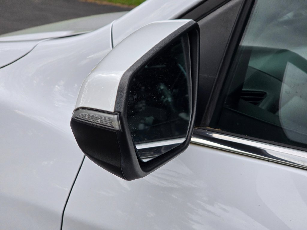 Used 2018 Chevrolet Equinox LT FWD image 12