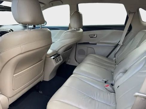 Used 2010 Toyota Venza AWD image 12