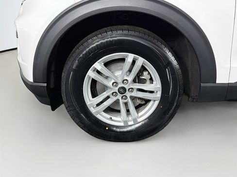 Used 2022 Ford Explorer XLT image 32