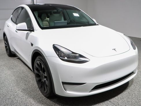 Used 2021 Tesla Model Y Long Range AWD/4WD image 5
