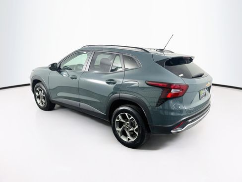 Used 2025 Chevrolet Trax LT FWD image 5