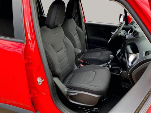 Used 2021 Jeep Renegade Latitude FWD image 8