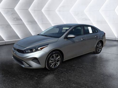Used 2024 Kia Forte LXS FWD image 3
