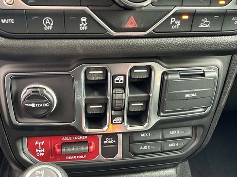 New 2026 Jeep Gladiator Sport AWD/4WD image 13