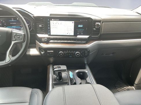 Used 2026 Chevrolet Silverado 1500 LT Trail Boss w/ LT Trail Boss Premium Package AWD/4WD image 9