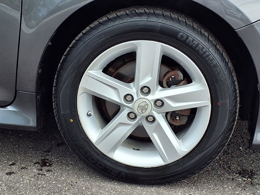 Used 2013 Toyota Camry SE w/ Leather Pkg FWD image 12
