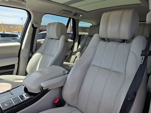Used 2016 Land Rover Range Rover HSE image 18