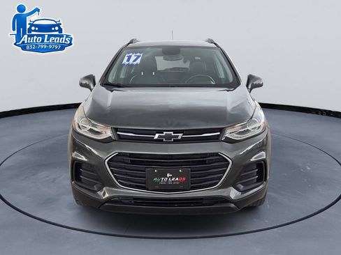 Used 2017 Chevrolet Trax LT w/ LT Convenience Package AWD/4WD image 4