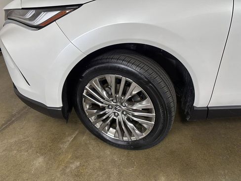 Used 2024 Toyota Venza Limited AWD/4WD image 5