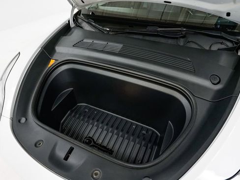 Used 2021 Tesla Model Y Long Range image 3