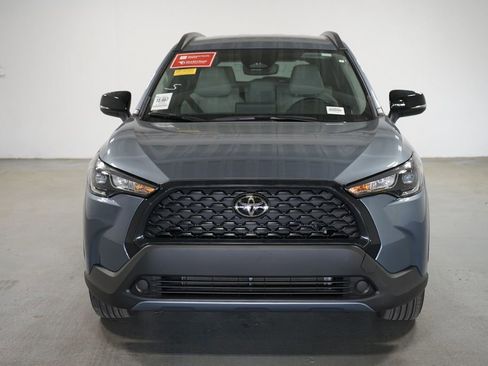 Used 2025 Toyota Corolla Cross LE image 2