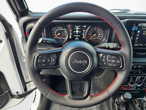 Used 2024 Jeep Gladiator Rubicon AWD/4WD image 16