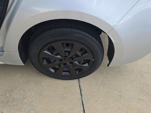 Used 2023 Toyota Corolla LE FWD image 12