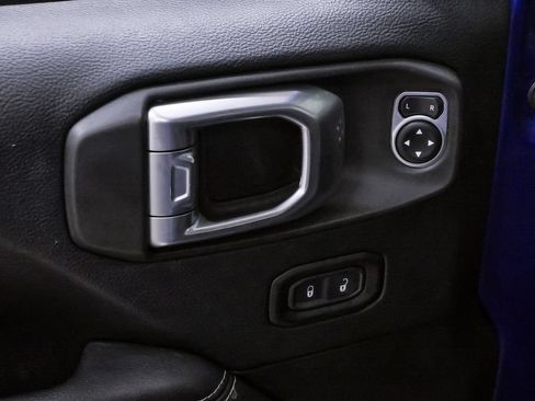 Used 2018 Jeep Wrangler Unlimited Sahara AWD/4WD image 25