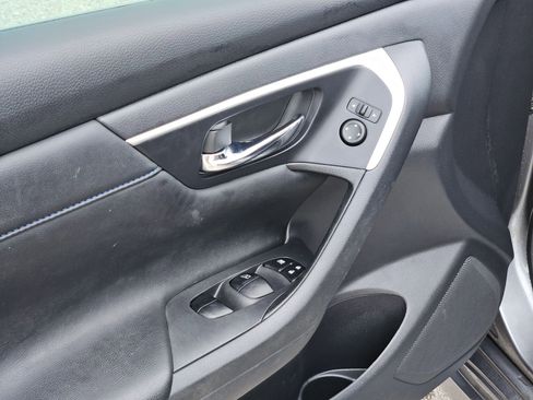 Used 2017 Nissan Altima 2.5 SR w/ Midnight Edition Package image 12