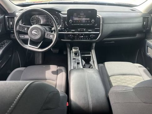 Used 2025 Nissan Pathfinder SV FWD image 14