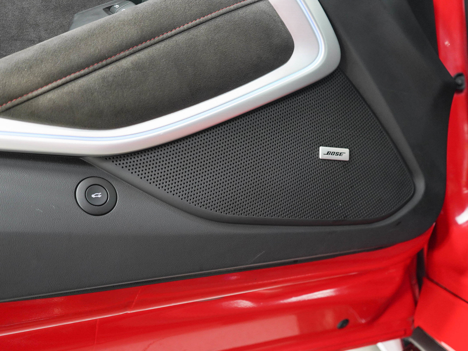 Used 2020 Chevrolet Camaro ZL1 RWD image 16