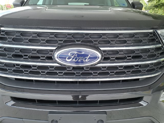 Used 2024 Ford Explorer XLT w/ Equipment Group 202A RWD image 3