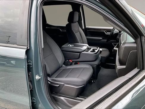 Used 2025 Chevrolet Silverado 1500 LT w/ Safety Package image 26