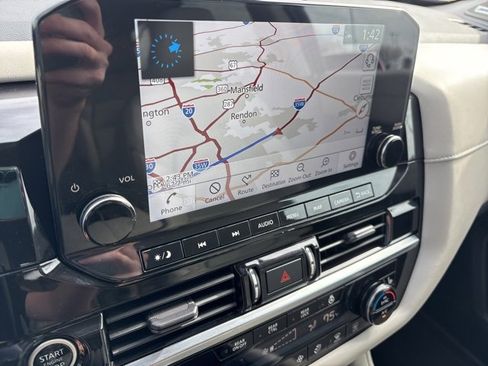 Used 2022 Nissan Pathfinder SL w/ SL Premium Package image 11