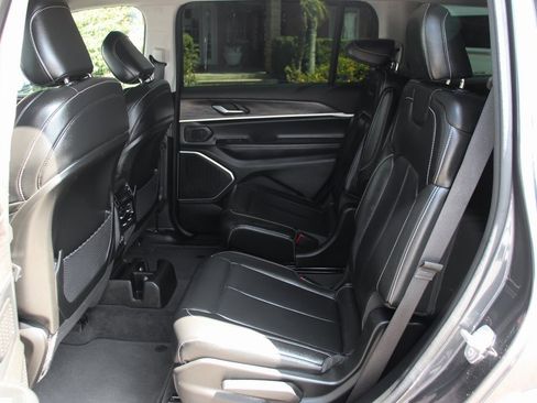 Used 2021 Jeep Grand Cherokee L Limited image 34