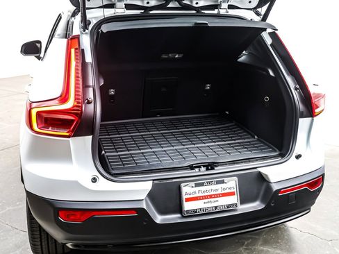 Used 2024 Volvo XC40 Recharge Ultimate image 22